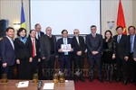Prime Minister receives representatives of Romanian friendship organisations with Vietnam