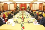 Top leaders of Vietnamese, Lao Parties meet in Hanoi