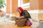Visit a 100 years old traditional pottery village to see Chăm ethnic people's ceramics