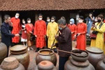 International tourists enjoy Tet holiday experiences in Duong Lam ancient village