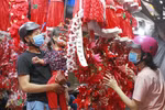 Cities, provinces bustling in Christmas atmosphere