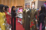 Quang Ninh exhibition highlights Ao Dai made from silk and hemp