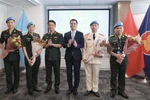 Ambassador Dang Hoang Giang (third from right) congratulates the military and public security officers working at the UN Department of Peace Operations at the ceremony in New York on May 24. (Photo: VNA)