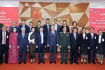 President To Lam (middle, first row) takes a group photo with representatives of Star Telecom (Unitel) as part of his state visit to Laos on July 11. (Photo: VNA)