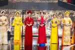 Ao Dai collection depicts traditional Tet paintings