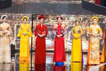 Ao Dai collection depicts traditional Tet paintings