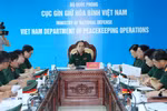 Deputy Chief of the General Staff of the Vietnam People's Army Senior Lieutenant General Phung Si Tan chairs a working session with relevant units. (Photo: VNA) 
