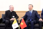 General Secretary of the Communist Party of Vietnam Central Committee and State President To Lam (R) and Vatican Secretary of State Cardinal Pietro Parolin. (Photo: VNA)
