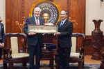 US Senate delegation welcomed in HCM City 