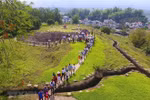 Relic, tourist sites in Dien Bien, Dak Lak crowded during holiday 