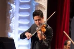 Solo performance by violinist Bui Cong Duy at Opera House
