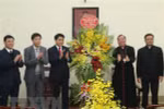 Hanoi leaders convey Christmas greetings to local Catholics