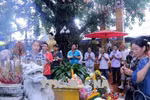 Vietnamese celebrate Buddhist Vu Lan Festival in Laos, India