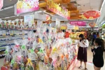 Market for Tet gift hampers booms in HCM City