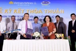 Vietnam Airlines, Vinamilk shake hands to provide 4-star service