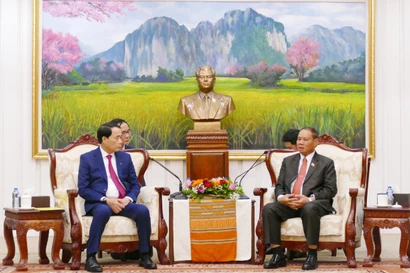 Senior Lieutenant General Le Quoc Hung (L), member of the Communist Party of Vietnam (CPV) Central Committee and Deputy Minister of Public Security, and General Vilay Lakhamfong, Politburo member and permanent member of the Secretariat of the Lao People’s Revolutionary Party (LPRP) Central Committee. (Photo: VNA)