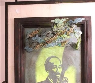 The work "Coi nguon" (Origin) at the exhibition. (Photo: VNA)