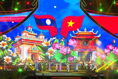 A performance at the art programme in Vientiane on January 9. (Photo: VNA)