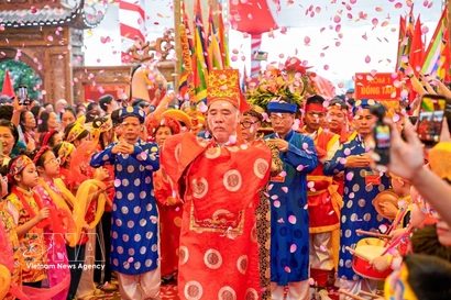 A festival at Bat Trang pottery village in Hanoi. (Photo: VNA)