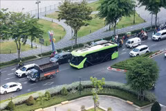 An electric bus on route D4 (Vinhomes Grand Park – Saigon Bus Station) operating in downtown Ho Chi Minh City. (Photo: VNA) 
