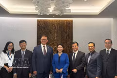 The State Audit Office of Vietnam delegation works with the State Control Committee of Belarus. (Photo: VNA) 