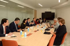 A delegation from the National Assembly's Committee on Culture and Social Affairs meets with France's Regulatory Authority for Audiovisual and Digital Communication (ARCOM). ( Photo: VNA) 