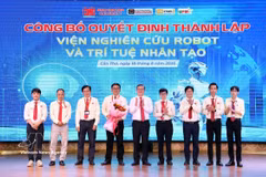 The leadership of the Institute of Robotics and Artificial Intelligence is introduced. (Photo:VNA)