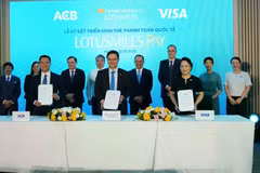Vietnam Airlines partners with ACB and Visa Inc. to launch Lotusmiles Pay. (Photo courtesy of Vietnam Airlines) 