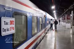 The service features 32 refurbished carriages, including four-berth and six-berth sleeping cars and a dining car. (Photo: VNA)