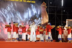 A dance performance celebrates the traditional craftsmanship of the Cham people in Ninh Phuoc commune, Khanh Hoa province. (Photo: VNA)
