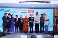 A traditional Indian candle-lighting ceremony opens the gathering. (Photo: VNA)