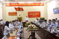 A recent meeting of the Binh Thuan steering committee for eliminating substandard houses (Photo: VNA)