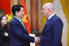 State President Luong Cuong (L) and New Zealand Prime Minister Christopher Luxon (Photo: VNA)