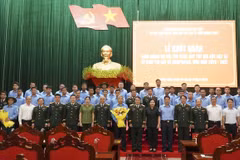 Officials and members of Team K53 in a group photo before the team's departure for the mission (Photo published by VNA)
