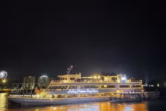 The elegant, luxurious interiors of Ha Long Bay’s modern cruise fleet enhance visitors’ premium travel experience. (Photo: VNA) 