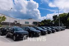 Green GSM officially launches its seven-seat Premium Taxi ride-hailing service in the Philippines, with the entire fleet comprising VinFast Limo Green vehicles. (Photo: Bnews/VNA) 