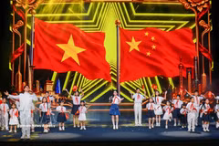 The special musical programme celebrating the enduring Vietnam-China friendship and neighbourliness. (Photo: VNA) 