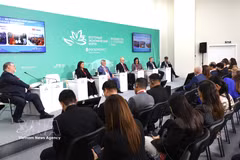 The discussion “Eurasian Connectivity: Challenges and Directions for Promoting Cooperation” is held on September 2 as part of the 11th Eastern Economic Forum in Russia. (Photo: VNA)