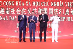 Vietnamese Ambassador to China Pham Thanh Binh (second from left) and representatives of Chinese ministries and agencies toast the 81st anniversary of Vietnam’s National Day at the ceremony in Beijing on September 2. (Photo: VNA) 