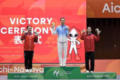 Vietnamese wushu athlete Duong Thuy Vi (right) wins the bronze medal, while China’s Yao Yang (centre) claims the gold and Japan’s Kida Nanoha takes the silver in the women’s combined jianshu and qiangshu event at ASIAD 20 in Nagoya, Japan, on September 23, 2026. (Photo: Xinhua/VNA)