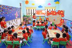 Teachers and children at Hoa Hong Kindergarten in Ha Giang 2 ward, Tuyen Quang province (Photo: VNA) 