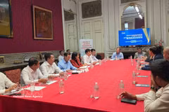 The meeting between the Phu Tho delegation and the Association of Vietnamese Intellectuals in Belgium and Luxembourg (ViLaB) in Brussels on August 28. (Photo: VNA) 
