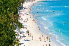 AirAsia highlights Kem Beach as a family-friendly destination, where children can play on the sand while parents enjoy a little more time relaxing by the sea. (Photo: VNA) 