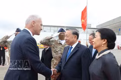 General Secretary of the Communist Party of Vietnam Central Committee and President To Lam, his spouse Ngo Phuong Ly, and a high-ranking Vietnamese delegation arrive in Brussels on the afternoon of October 21 (local time), beginning official visits to the European Union (EU) and Belgium. (Photo: VNA)