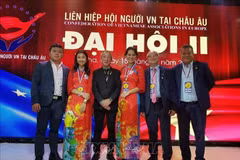 Nguyen Hai Nam (far right) attends the second Congress of the Union of Vietnamese Associations in Europe. (Photo: VNA)