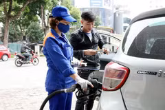 Domestic fuel prices adjusted upward from 3pm on June 12. (Photo: VNA) 