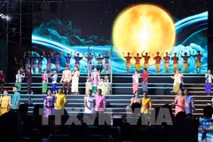 A musical performance at the Ok Om Bok Festival celebration in Vinh Long province on November 5 (Photo: VNA)
