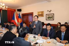 Secretary of the Hai Phong Party Committee Le Tien Chau and officials at the conference (Photo: VNA)