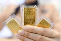 SJC gold bars are trading at a record high. (Photo: VNA) 