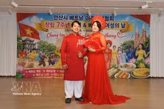 An ao dai fashion show at the festival. (Photo: VNA)